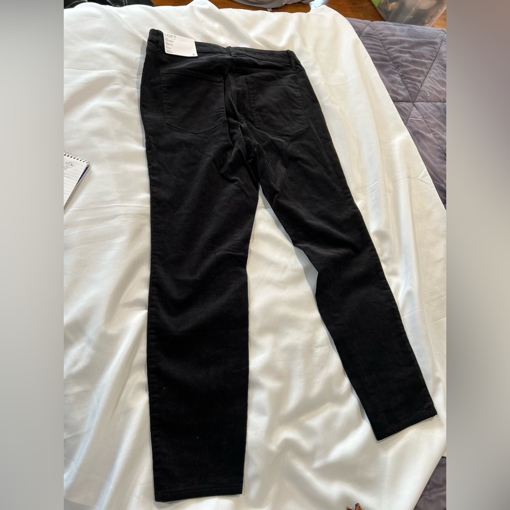 Brand new LOFT BLACK CORDUROY high rise waist, skinny and curvy fit in 31/12